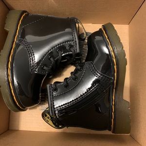 DR. MARTENS 1460 PATENT LEATHER LACE UP BOOTS